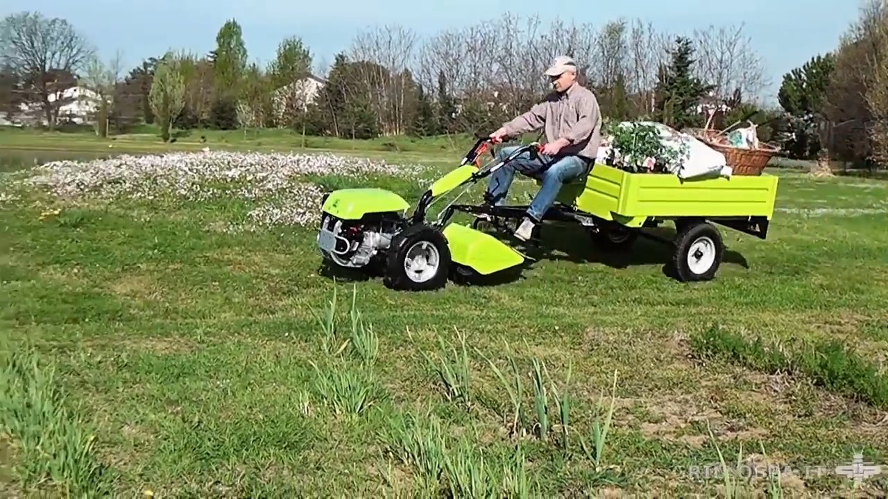 Einachschlepper mit Anhänger